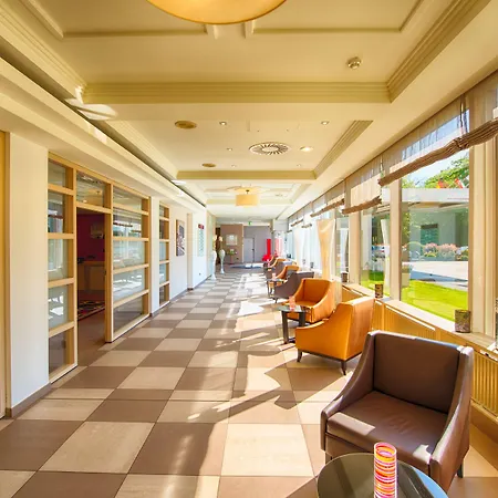 Hotel Leonardo Royal - Am Stadtwald 4*