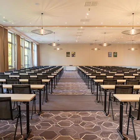 Hotel Leonardo Royal - Am Stadtwald 4*